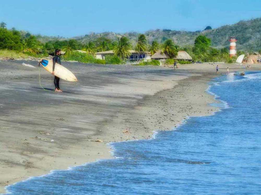 THINGS TO DO IN PLAYA VENAO: Surfing Lessons in Playa Venao | VISTACANAS.COM